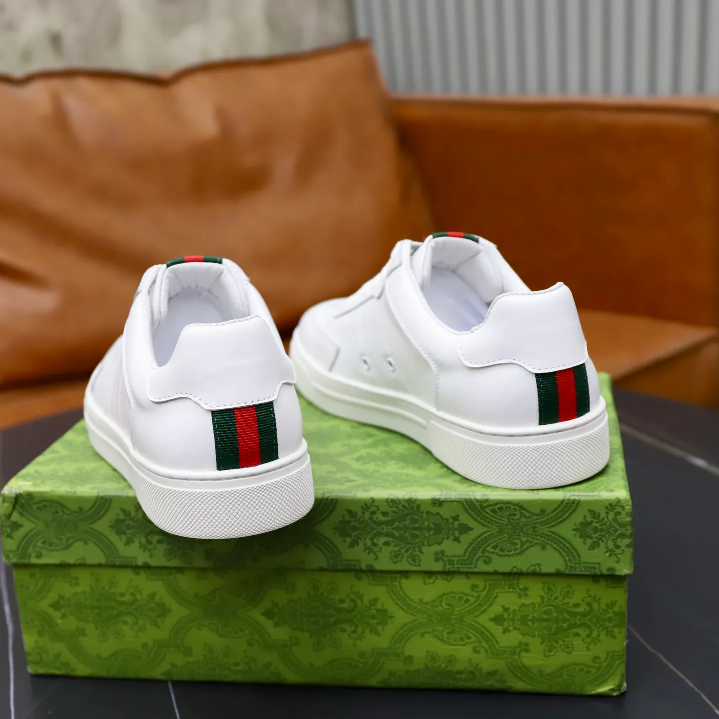 Ex-factory price: 400💰🙅‍♂️🙅‍♂️🙅‍♂️ Brand: Gucci GUCCi Standard code: 38-44 (45 customized) Grade: Same as the official website Material: Original leather splicing Comfortable and breathable sheepskin lining Original wear-resistant outsole Style category: Men's fashionable casual shoes Running sneakers Distinguished luxury brand elements Top luxury Color: actual picture color
